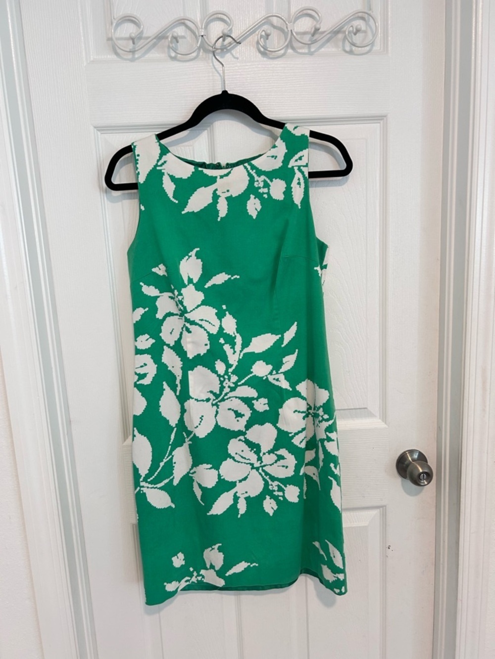 Studio I Green Floral Sheath Dress - White Print
Lined Sleeveless Party Size 10